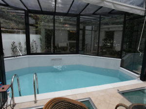 ΕΠΕΝΔΥΣΗ ΠΙΣΙΝΑΣ ΜΕ ΧΑΛΑΖΙΑΚΗ ΑΜΜΟ