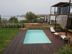 Επικάλυψη πισίνας με βαφή