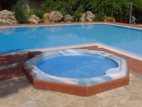 υδρομασαζ πανω απο πισινα