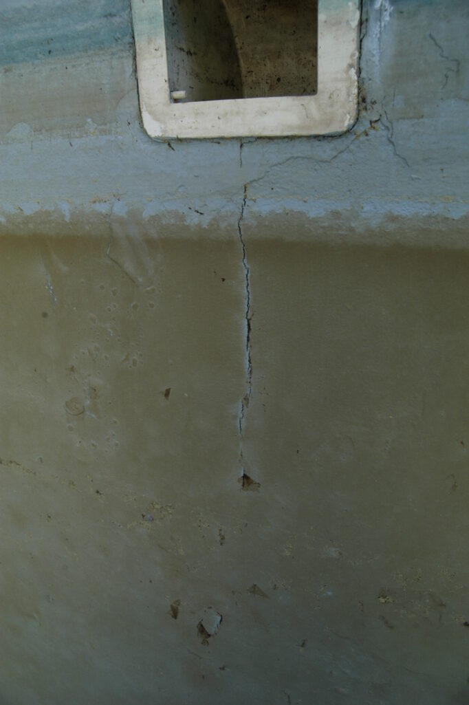 ραγισμα πισινας